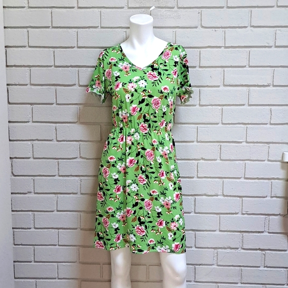 Davina Vibrant Green Floral V- Neck Short Sleeve Dress. Size Large NWOT - Picture 1 of 8